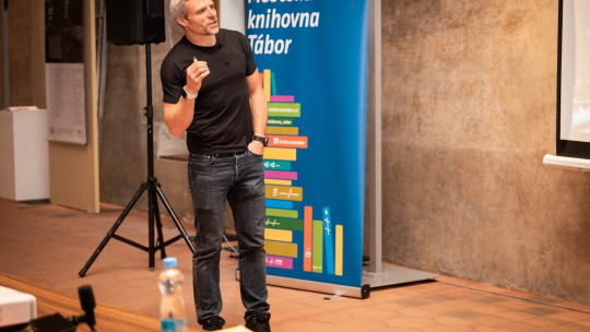 Chirurg Tomáš Šebek v Táboře pobesedoval o své knize Objektivní  nález