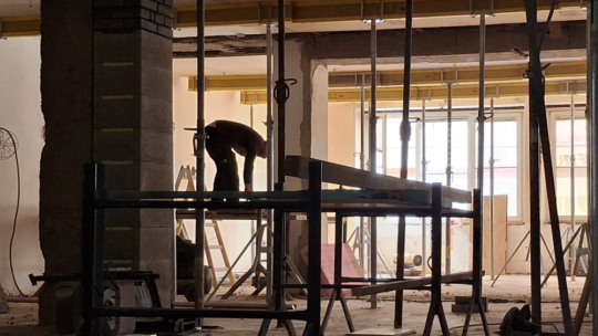 Zajímá vás průběh rekonstrukce budovy knihovny v Jiráskově ulici? Mrkněte na fotky