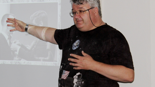 Zmeškali jste přednášku z Genealogie nebo Vesmírného Tábora?