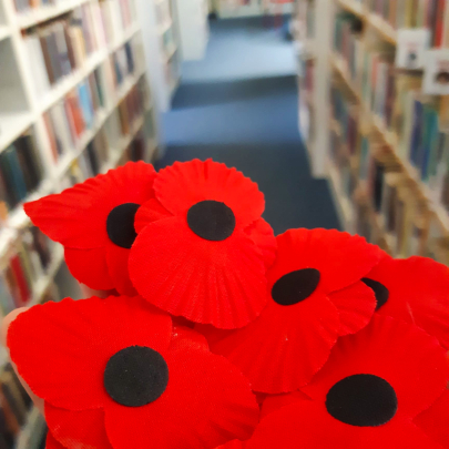 Knihovna i obě pobočky spustily prodej vlčích máků