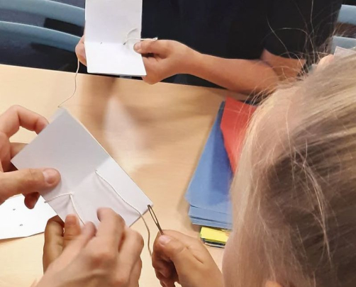Dílna upcyklace papíru v pobočce Sídliště nad Lužnicí